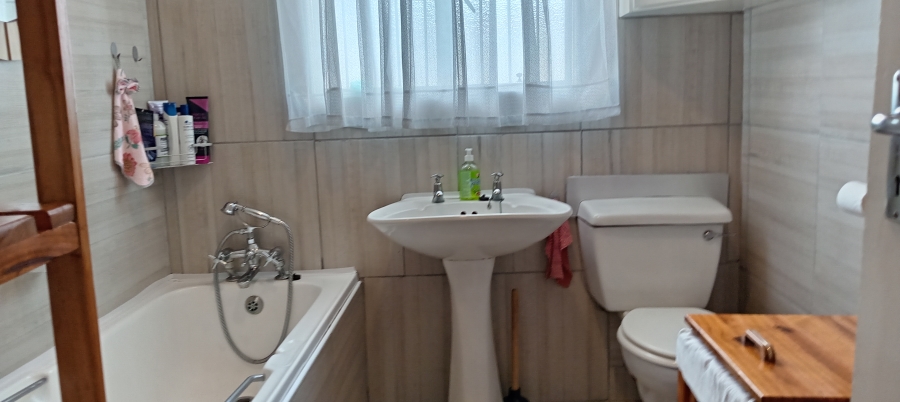 4 Bedroom Property for Sale in Van Riebeeck Hoogte Eastern Cape